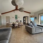 Holiday home Vue En Avec Piscine *