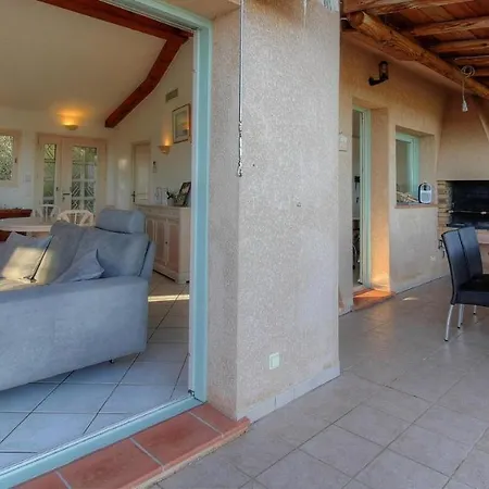 Dom wakacyjny Vue En Avec Piscine