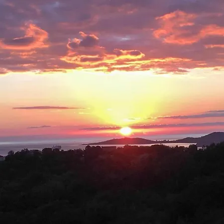 Dom wakacyjny Vue En Avec Piscine