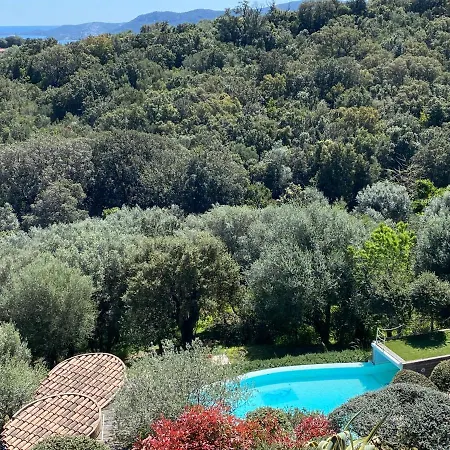 Vue En Avec Piscine Сasa de vacaciones *