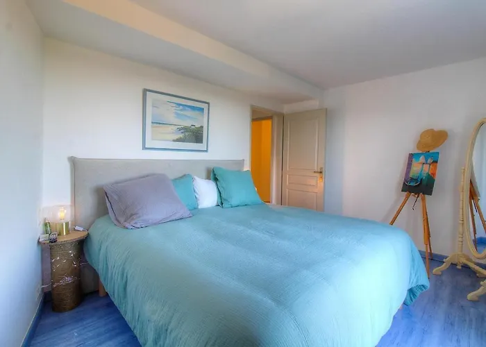 Vue En Avec Piscine Holiday home *