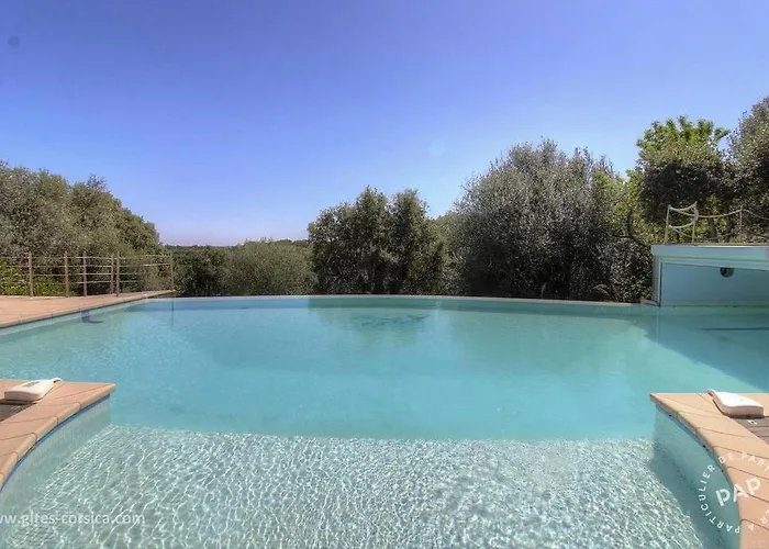 Vue En Résidence Avec Piscine *